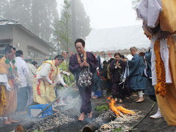 弘法寺火渡り護摩法要