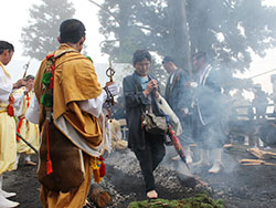 弘法寺火渡り護摩法要