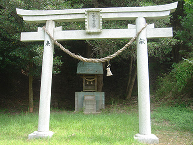 金箱三宝荒神社